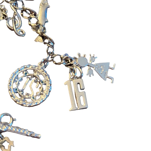 Vintage rhodium plated sterling silver 15 charm link bracelet - Picture 4 of 6